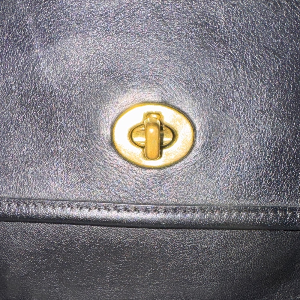 Vintage Coach Court 9870 Black Leather Crossbody Bag with Gold Accents - Picture 4 of 13